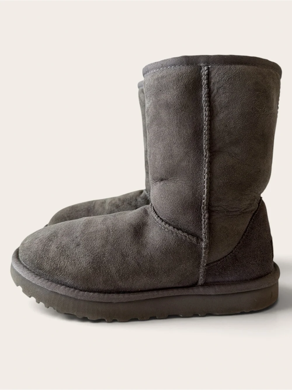 UGG Classic Short Suede Winter Boots in Gray
